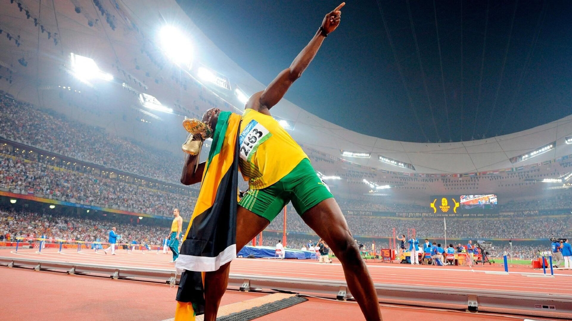 拜仁官宣签下英格兰中场新星，拜仁英格兰小将